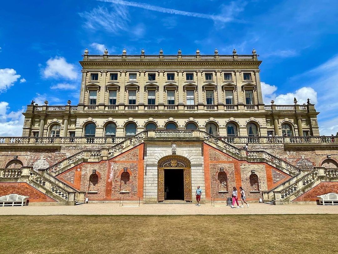CameronMoore170's tweet photo. #clivedenhouse #cliveden #clivedenhousehotel #iconicluxuryhotels #nationaltrust #hotel #hotelsuk #5starhotel #5star #luxury #luxuryhotel #luxurystaycation #staycation #staycationuk #britishweather #berkshire #berkshirehotel https://t.co/OVpivDInBh