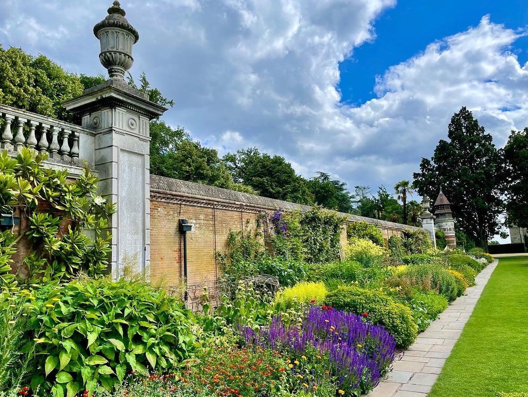CameronMoore170's tweet photo. #clivedenhouse #cliveden #clivedenhousehotel #iconicluxuryhotels #nationaltrust #hotel #hotelsuk #5starhotel #5star #luxury #luxuryhotel #luxurystaycation #staycation #staycationuk #britishweather #berkshire #berkshirehotel https://t.co/OVpivDInBh