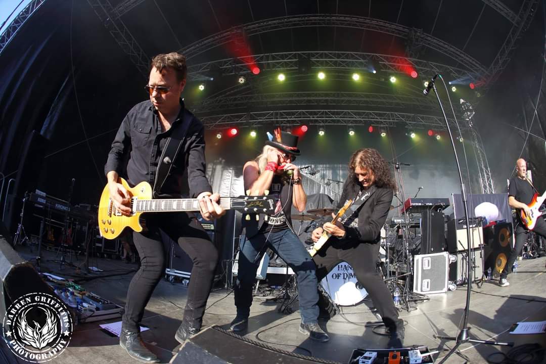 Hand of Dimes tweet media