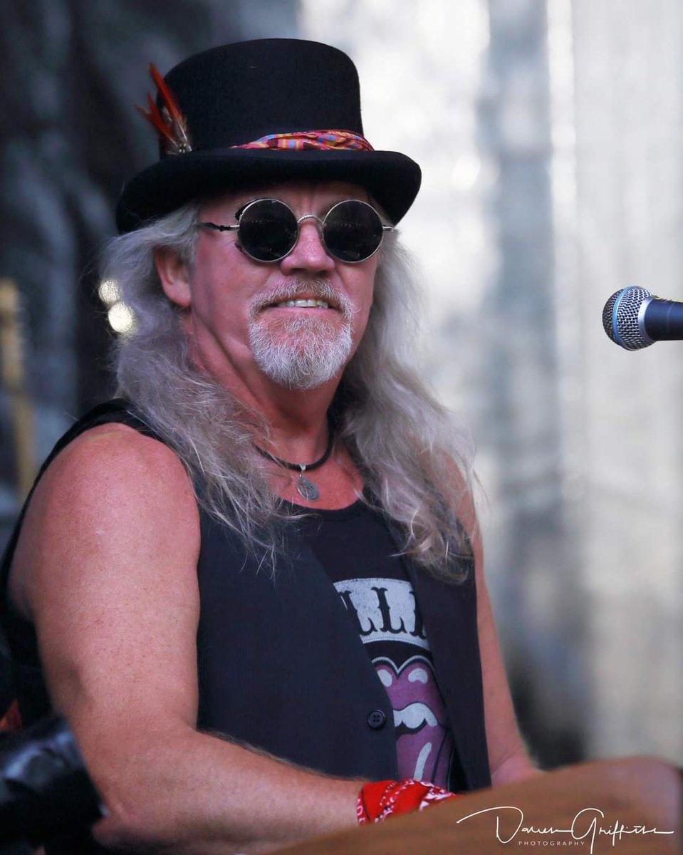 Hand of Dimes tweet media