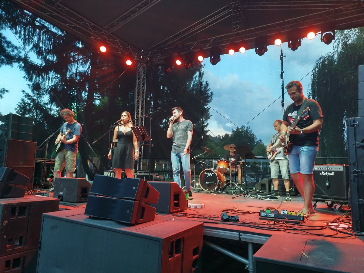 Profinit_SW's tweet photo. 🏐 Beach volleyball, 🏓 table tennis, 🏄 paddleboards, 🛶 kayaks, 🥂 great refreshments, and a concert of our company band 🎤 https://t.co/rvaow3Oxgn—this year's traditional #teambuilding turned out great! 👍
#TeamProfinit https://t.co/2wL1flXQzL