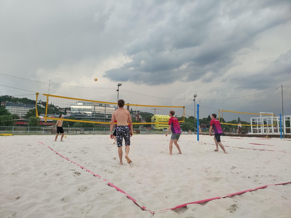 Profinit_EU's tweet photo. Letošní firemní #teambuilding ve Žlutých lázních dopadl na výbornou 👍 Zahráli jsme si 🏓 ping-pong a 🏐 beach volejbal, vyzkoušeli si 🛶 kajaky a 🏄 paddleboardy a užili si skvělé 🥂 občerstvení. A nechyběla ani firemní kapela 🎤 The https://t.co/07suidZIkk!
#TeamProfinit https://t.co/eocAsRwzim