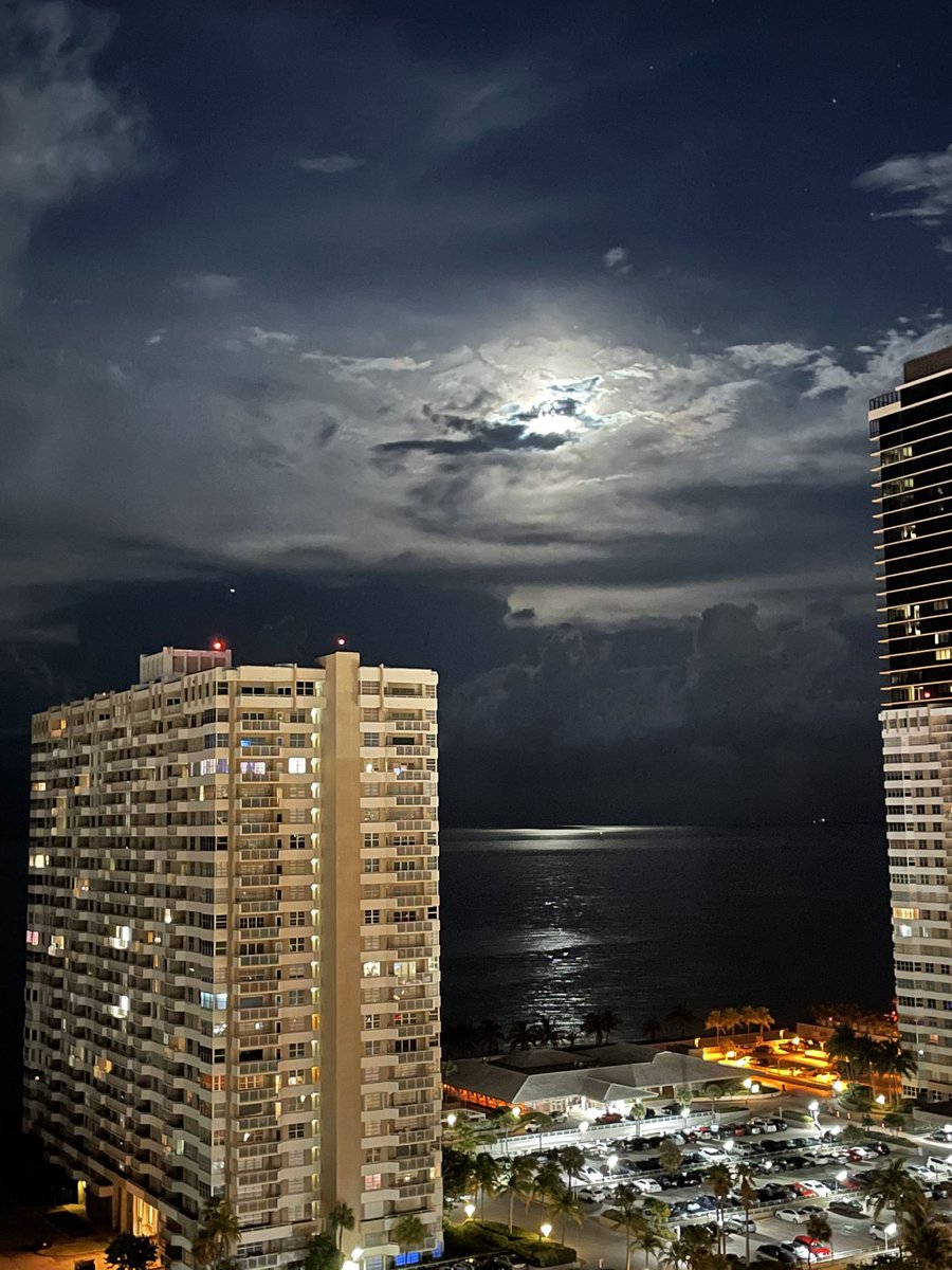 Aaron Gryder tweet media