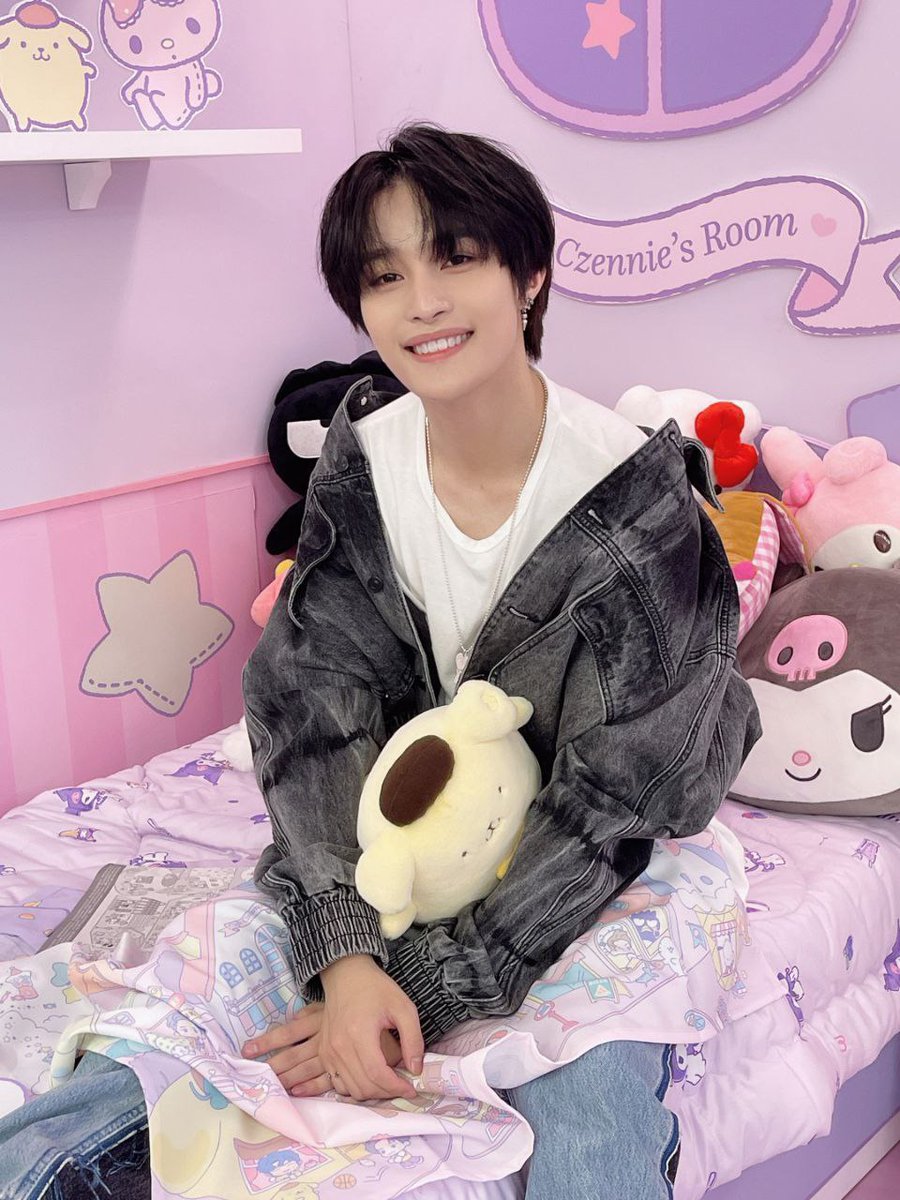 bubble_nctwayv2's tweet photo. 12072022 (3:55 PM KST) #WAYV #YANGYANG bubble update

[IND TRANS]
/gambar/

sekarang aku udah tua

hahahahaha

dah dewasa https://t.co/ghxk0BD6ND