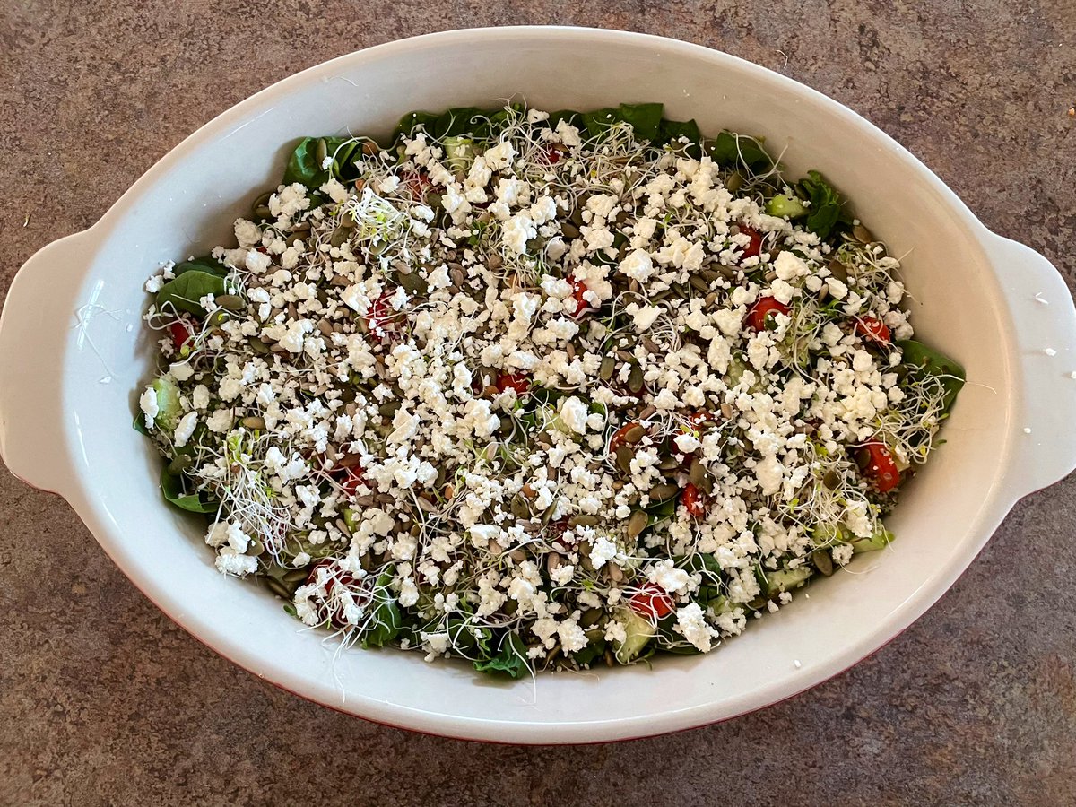 Miss_Muzz's tweet photo. Got tired of making #salads in big bowls and all the add-ins sink to the bottom so now I make them in platters.
Spinach, cuke, tomato, deli sprouts, pumpkin/sunflower seeds, hemp hearts and feta #HealthyEating https://t.co/jLRpZcsDHI