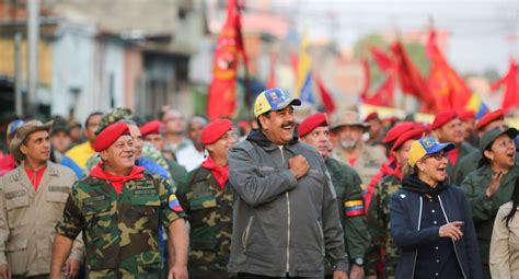 Batante Pueblo hay Aquí!
Marchando con @NicolasMaduro y @dcabello #UnidosPorElCaminoDeChavez 
...y nosotros Siempre Venceremos! #13jul 🇻🇪