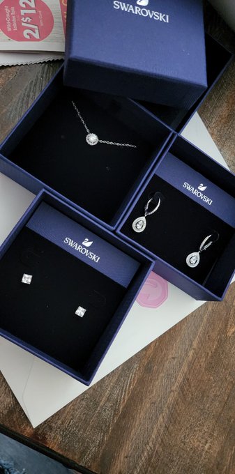 I buy my own jewels.... https://t.co/I9AAxKCI23<a href="/tag/trans"class="tags"><span>#trans</span></a>