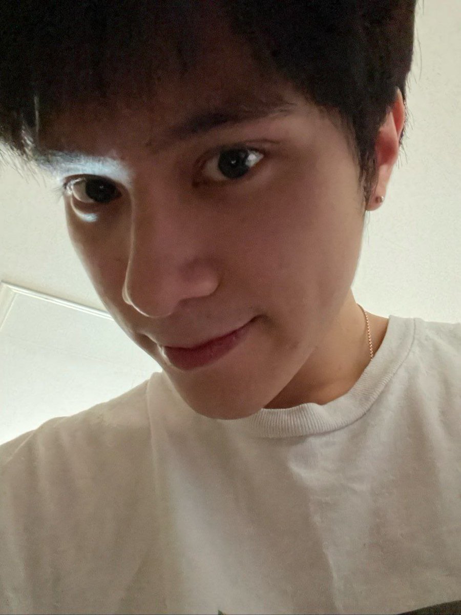 bubble_nctwayv2's tweet photo. 12072022 (4:34 PM KST) #WAYV #HENDERY bubble update

[IND TRANS]
Kayaknya keahlian fotografi ku udah meningkat

Itu agak susah nyoba ngambil foto dengan yang satu ini https://t.co/1qqlVfqp4G