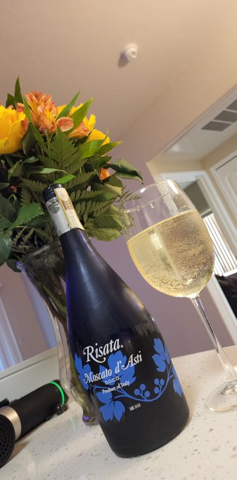 New Apartment who dis?? https://t.co/SFHNQISdpa<a href="/tag/camewiththejob"class="tags"><span>#camewiththejob</span></a>