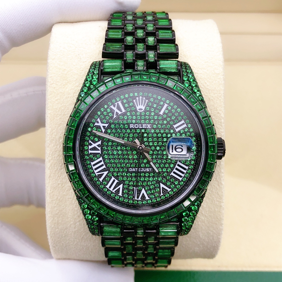DRohjk's tweet photo. Rolex Datejust 41.
Aftermarket green gems.
Original watch.

#rolex #rolexwatch #datejust #datejust41 #rolexdatejust #aftermarket #watches #fancydiamond #luxury #icey #iceout #goldwatch #diamond #submariner #bezel #rolexbezel #bezelsetting #green #gem #greengem https://t.co/wq3JaowHaS