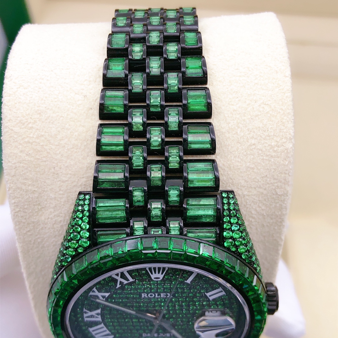 DRohjk's tweet photo. Rolex Datejust 41.
Aftermarket green gems.
Original watch.

#rolex #rolexwatch #datejust #datejust41 #rolexdatejust #aftermarket #watches #fancydiamond #luxury #icey #iceout #goldwatch #diamond #submariner #bezel #rolexbezel #bezelsetting #green #gem #greengem https://t.co/wq3JaowHaS