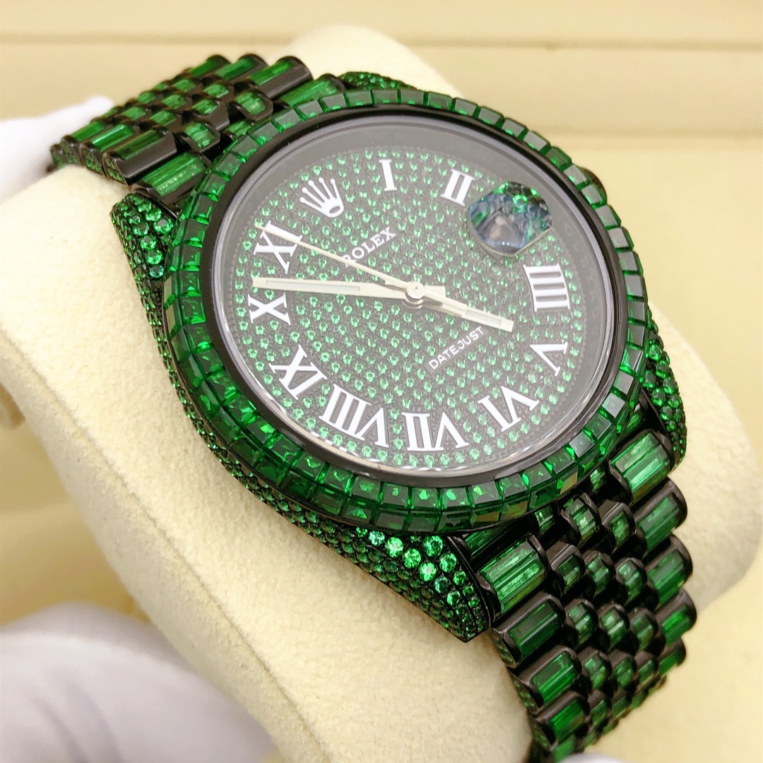 DRohjk's tweet photo. Rolex Datejust 41.
Aftermarket green gems.
Original watch.

#rolex #rolexwatch #datejust #datejust41 #rolexdatejust #aftermarket #watches #fancydiamond #luxury #icey #iceout #goldwatch #diamond #submariner #bezel #rolexbezel #bezelsetting #green #gem #greengem https://t.co/wq3JaowHaS