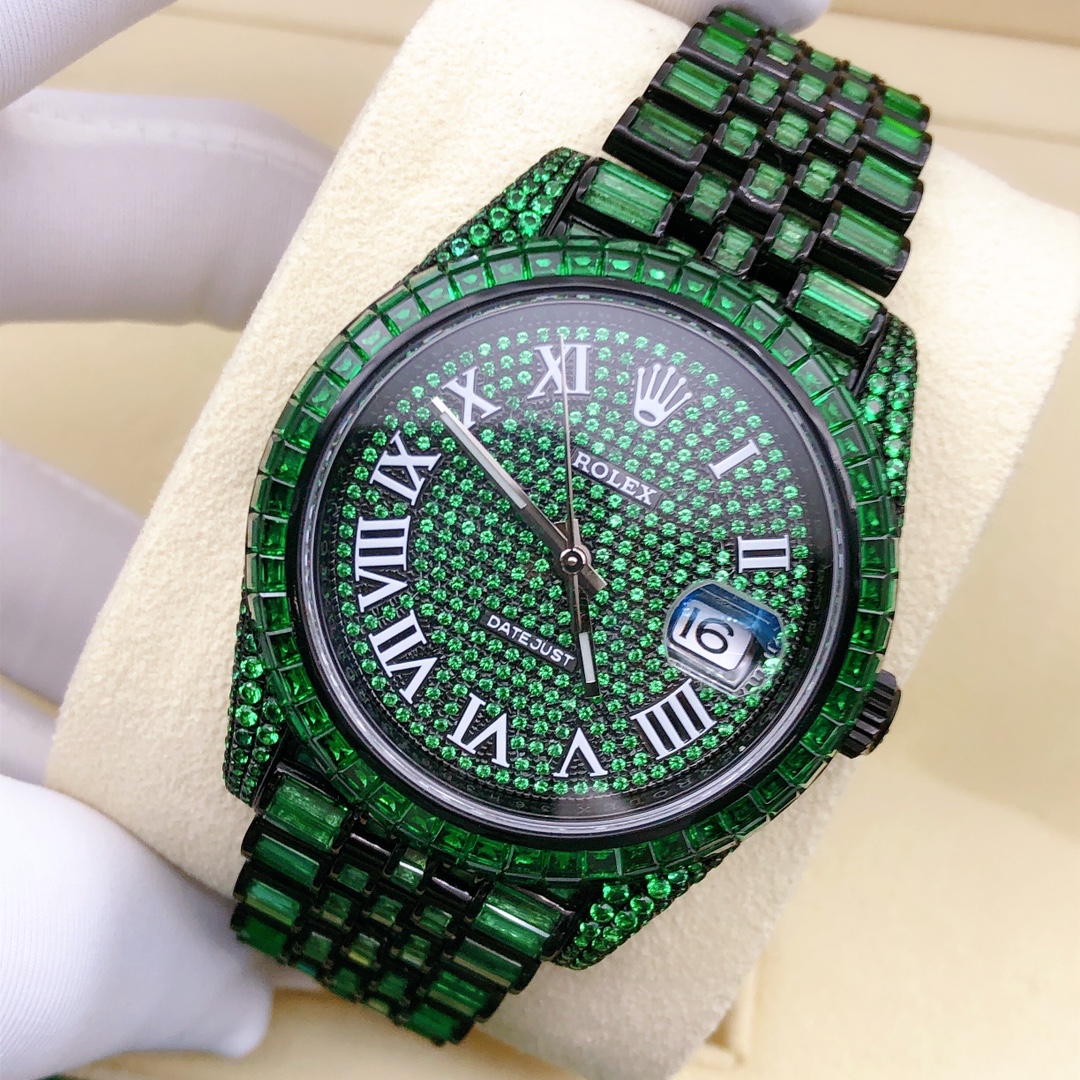 DRohjk's tweet photo. Rolex Datejust 41.
Aftermarket green gems.
Original watch.

#rolex #rolexwatch #datejust #datejust41 #rolexdatejust #aftermarket #watches #fancydiamond #luxury #icey #iceout #goldwatch #diamond #submariner #bezel #rolexbezel #bezelsetting #green #gem #greengem https://t.co/wq3JaowHaS