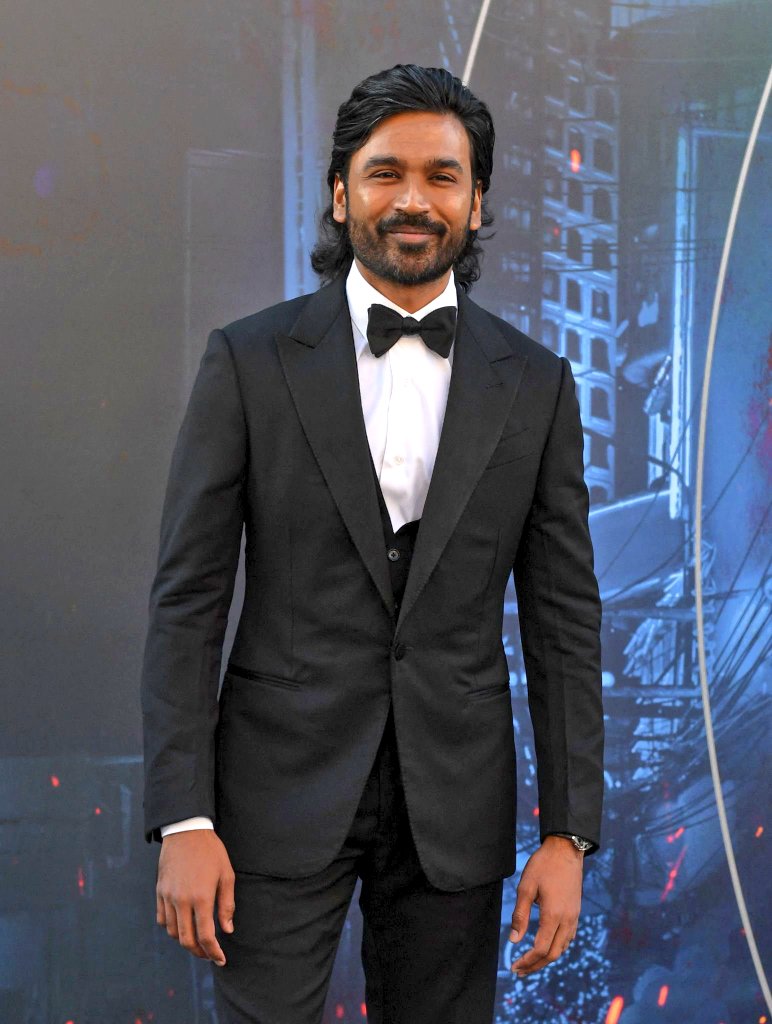 DhanushAppuVm's tweet photo. 📸📸📸📸😊 @dhanushkraja @theSreyas #TheGrayMan https://t.co/VpwHDiKQfg