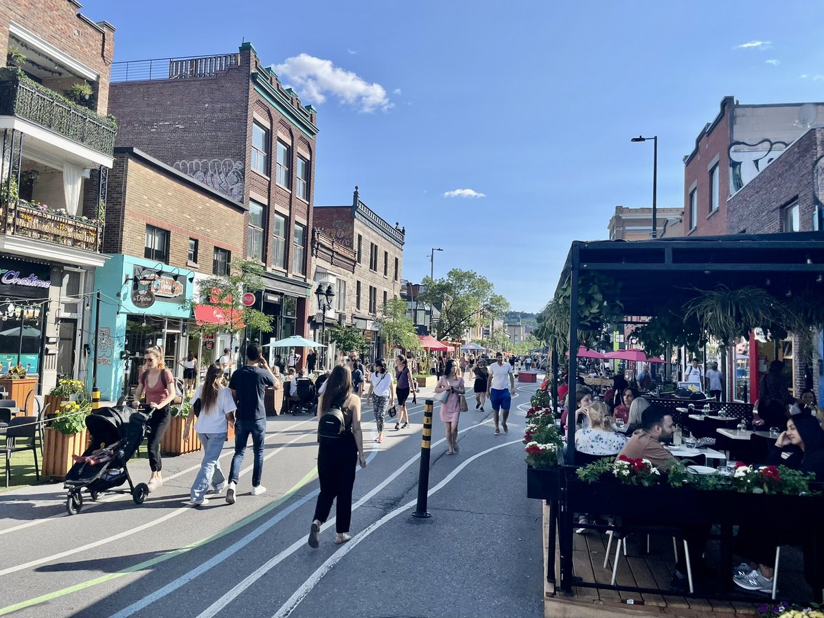 BrentToderian's tweet image. If your city isn’t embracing the PERMANENT post-pandemic transformation of streets as places for outdoor seating &amp;amp; cafes (aka #Streeteries) then your city hasn’t yet learned one of the most important lessons for better streets &amp;amp; cities. Montreal is a city that REALLY understands.