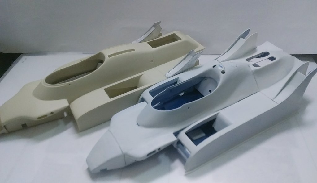 JxG1VhSI9AcvnGD's tweet image. リジェ未完成祭り、白サフたので81年型との比較
こうして見るとコンセプトの繋がりが見えてディテールに納得するのも模型の妙味
そう考えると後期型の場合、79年型からトランスキットでチョイチョイ‥というのが無理だとも解る
まあレジンキットも要修正なのだが
#JS11
#JS15 
#JS17