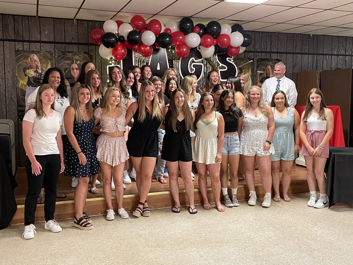 JMHSJagSoftball's tweet photo. Celebrating Jags Softball at our banquet tonight. Love this group of girls🥎❤️ https://t.co/T8cxon4i8T