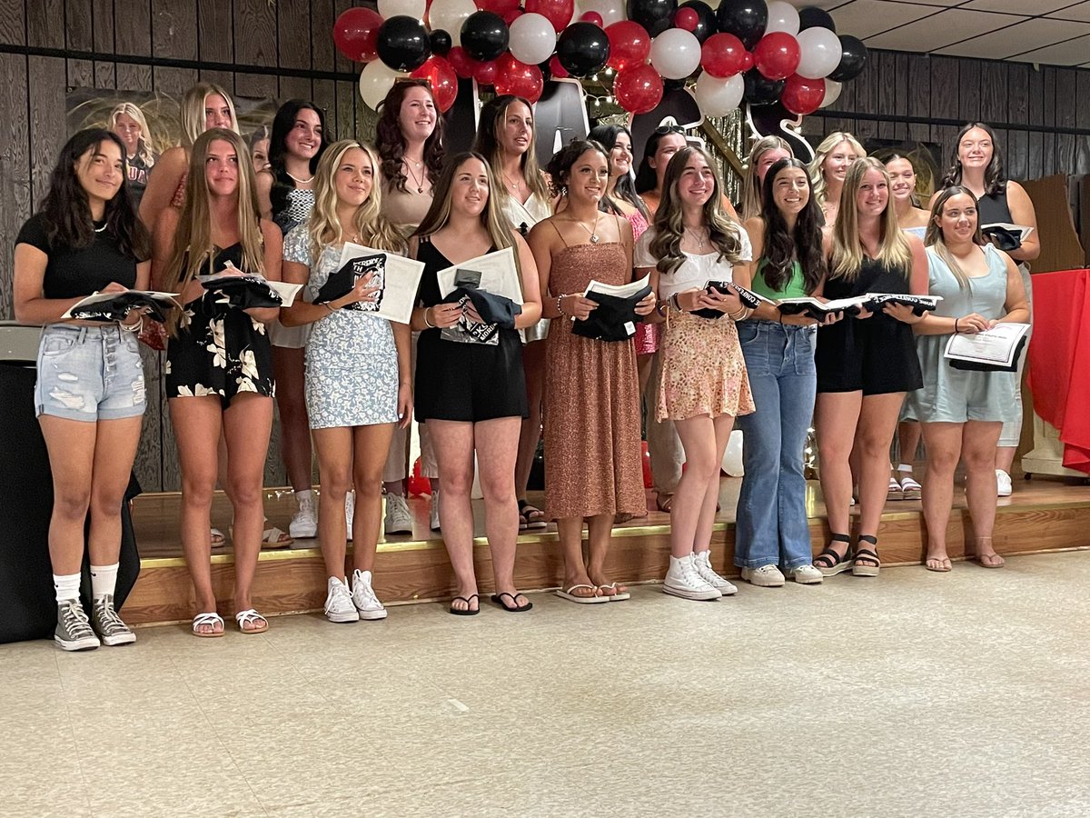 JMHSJagSoftball's tweet photo. Celebrating Jags Softball at our banquet tonight. Love this group of girls🥎❤️ https://t.co/T8cxon4i8T