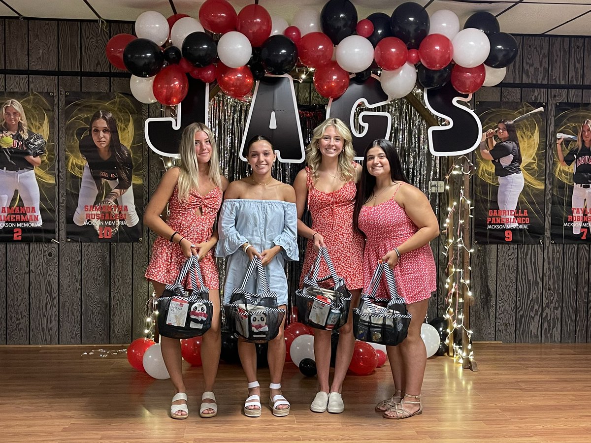 JMHSJagSoftball's tweet photo. Honoring our seniors is always the hardest part of the night. The impact and legacy they will leave is priceless and they will truly be missed. Once a Jag Always a Jag! 🖤🥎❤️ https://t.co/yGssqJKmO2
