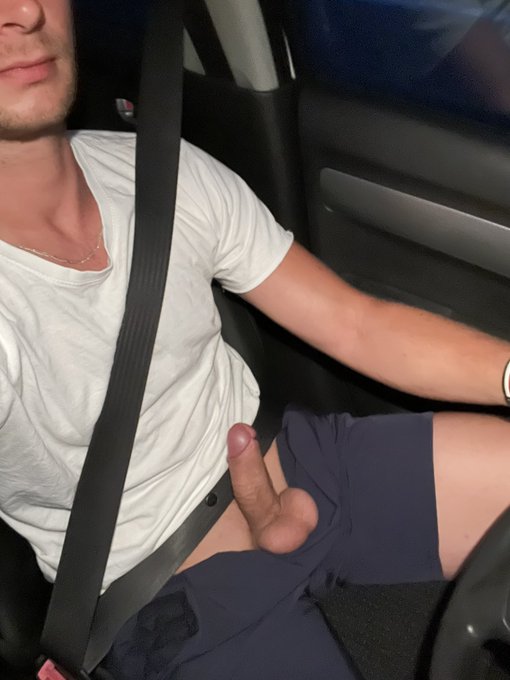 Morning wood in the car ?
Show me yours ? https://t.co/xDel8t3trc