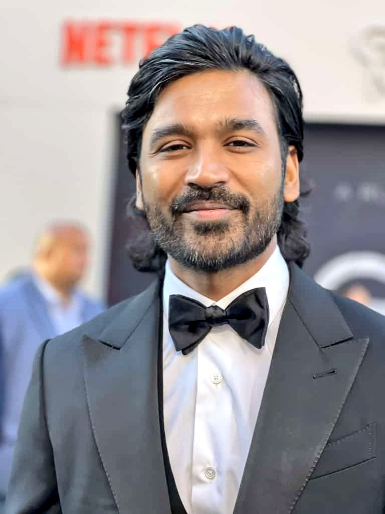 DhanushAppuVm's tweet photo. 🔥🔥🔥🔥#TheGrayMan @dhanushkraja 😍

@theSreyas https://t.co/PGZWDyjKGO