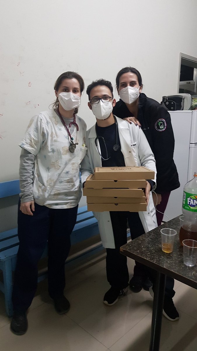 Mis R1 si cenan❤😍 (cenamos) 
Por que el Trabajo en Equipo y un buen ambiente hace que todos hagamos lo mejor posible nuestro Trabajo!