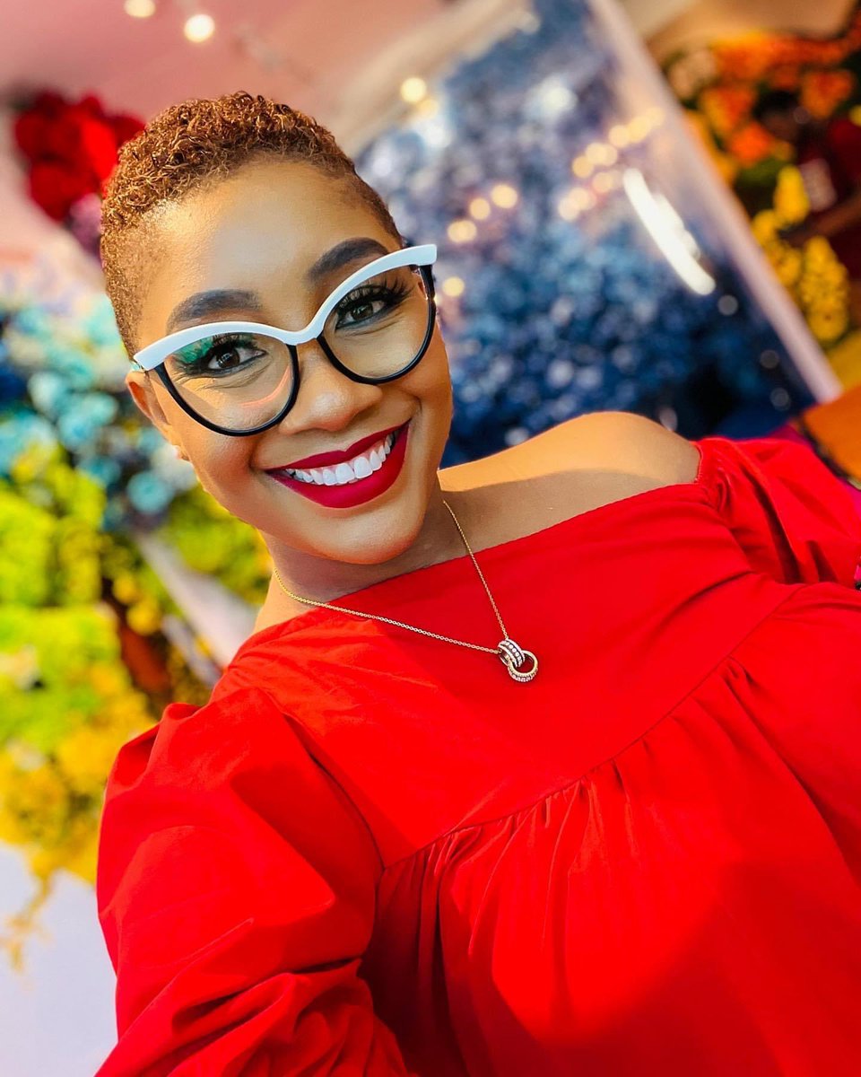 Look_GoodN's tweet photo. Wants to look your best? 
Eye Glasses with protections (Blue light blocking,UV400...) 
Support prescription also

 We are committed to helping every customer make their own fashion statement because Fashion is confidence.
https://t.co/q24toyfDfA 
Fast shipping 🇺🇸🇨🇦🌍🇭🇹
31422809 https://t.co/CWKzLHQsuV