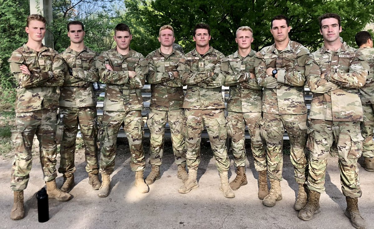 T_Haub55's tweet photo. Grit, Determination, Perseverance, NeverQuit…..just a few words that describe these Brothers!  @dmoney_35 UNBELIEVABLY PROUD of YOU! https://t.co/kkAnENocqh