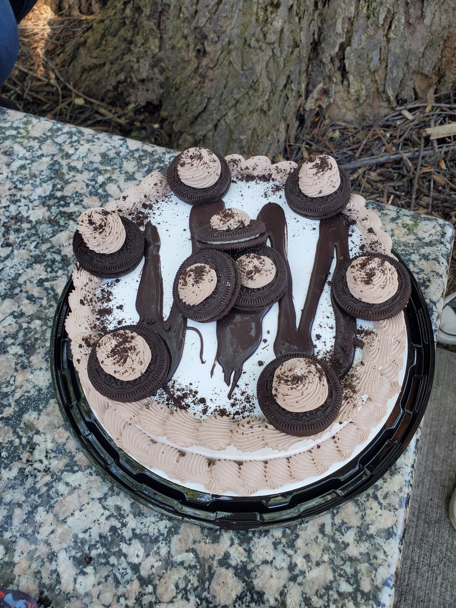 Happy 2nd anniversary to the Lamb group!! 🎊🎊
We celebrated with a nice group lunch of pizzas and ice cream cake 🍕🍰🥰