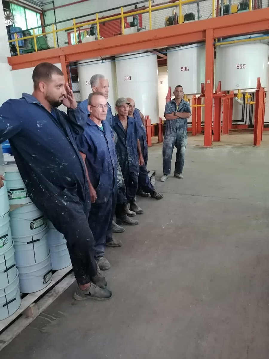 asilveriov's tweet photo. #Cuba #CubaViveYTrabaja #CCPCCMayabeque  Excelente encuentro con trabajadores, cuadros y militantes UEB Pinturas Vitral, buscándolo alternativas productivas, ante la contingencia energética, resultados satisfactorios.  #VamosConTodo #CubaPorLaPaz @PartidoPCC https://t.co/gOwuO6du7B
