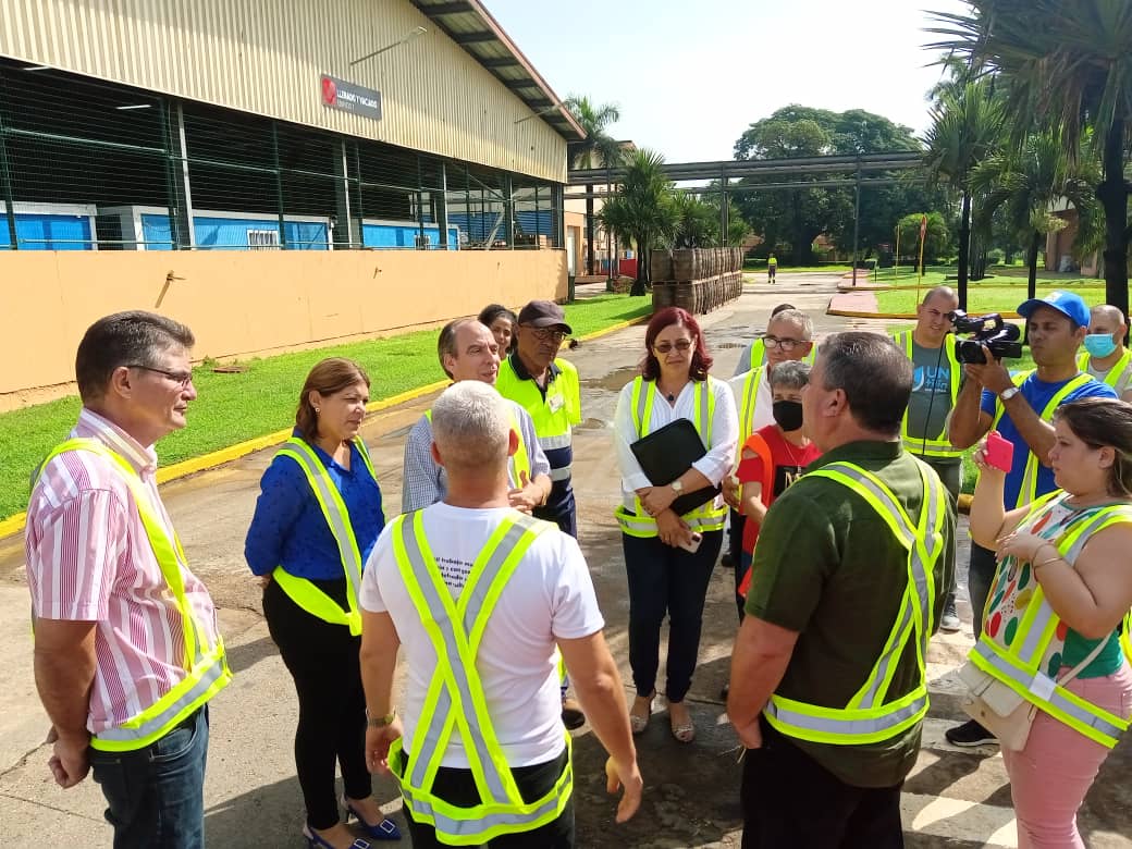 RPolancoF's tweet photo. En visita de #CCPCCMayabeque recorrimos Ronera San José, perteneciente a Empresa mixta Havana Club Internacional S.A.

Destacado colectivo que preserva y promueve la tradición de #Cuba en la producción y exportación de rones de reconocida calidad. https://t.co/d64RRAD3RQ
