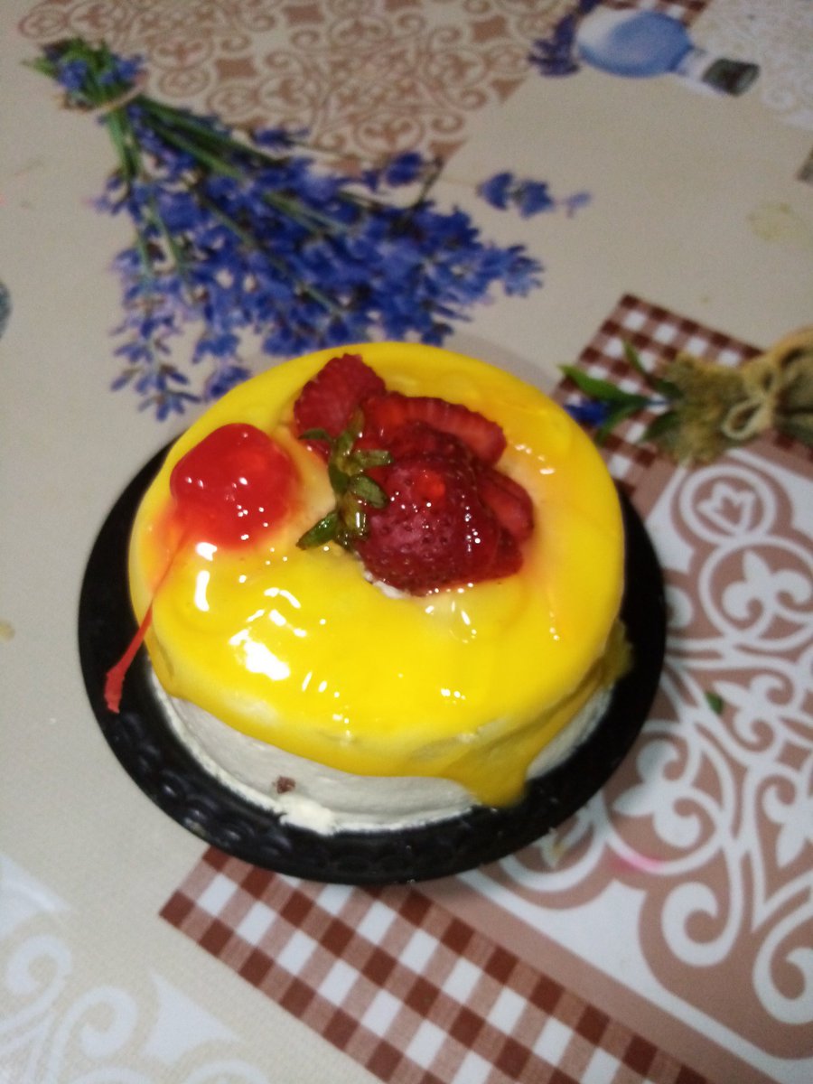 YerinteukSun's tweet photo. enjoying my birthday I honor the super junior mango mv @special1004🧡💛🥭
#망고_먹지말고_들어보세요
#Mango_by_SuperJunior #Mango🧡💛🥭 #The_Road_Keep_on_Going 
@SJofficial @SjInternacional https://t.co/AFseQnsvxT
