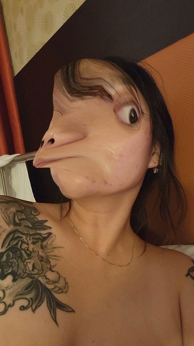 stilettocrocs's tweet photo. if you're gonna ask me for nudes just know that this is the best you're gonna get https://t.co/vQduNWh8ey