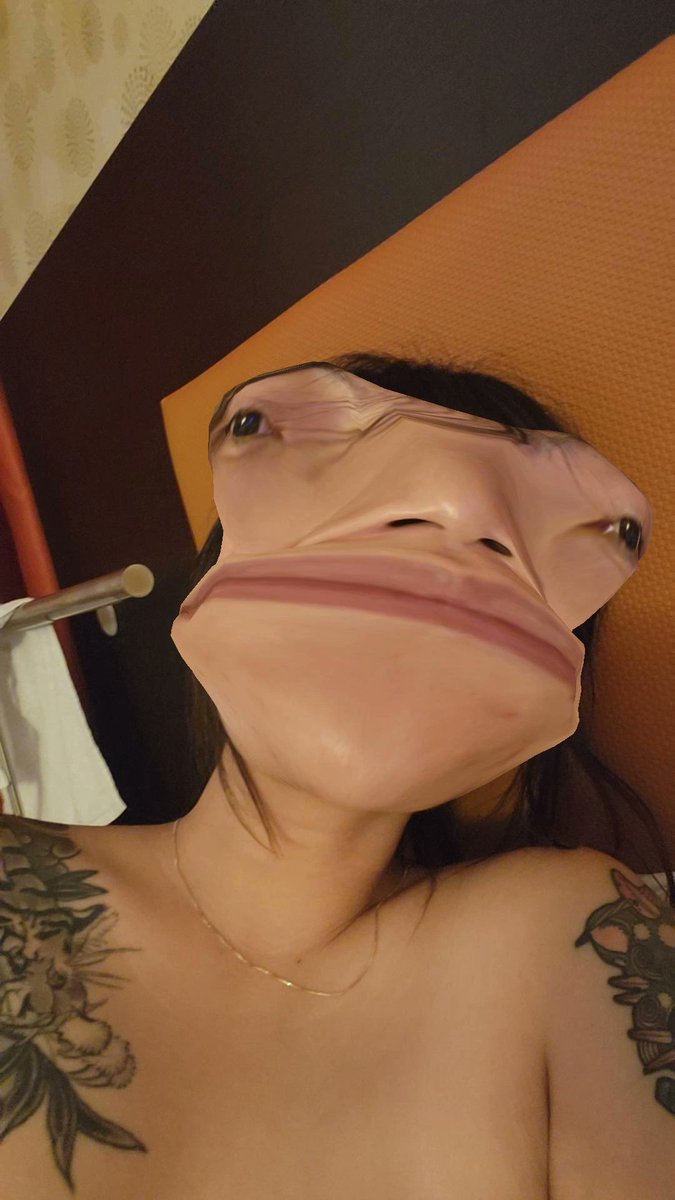 stilettocrocs's tweet photo. if you're gonna ask me for nudes just know that this is the best you're gonna get https://t.co/vQduNWh8ey