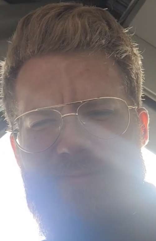 gerbesto's tweet photo. POV: you are phone https://t.co/A6ws3bU61C