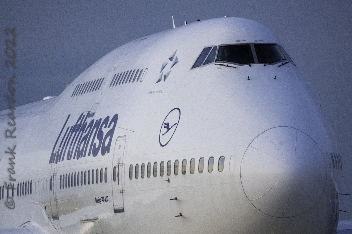 FrankReardon1's tweet photo. "Queen of the Skies" Finally got to see this classic 1998 Boeing 747-400 #744 #DABVU by @Lufthansa at @TorontoPearson #YYZ on JUL.13.2022 from Germany 🇩🇪 #YYZSpotters #FranksVacation2022 https://t.co/3uLHwgEjxM