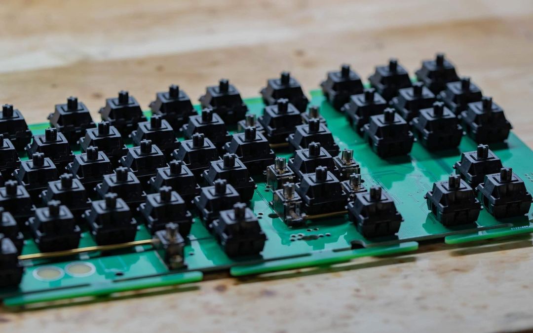 Elecrow1's tweet photo. Got a handful of switches for my PCB keyboard #Newarrvial

🔗https://t.co/MBmNY2ujTY

#elecrow #pcb #keyboard  #pcbdesign #pcbprototype #pcbproduction #mechanicalkeyboard #keyboardbuild https://t.co/dt3Ul7pqBQ