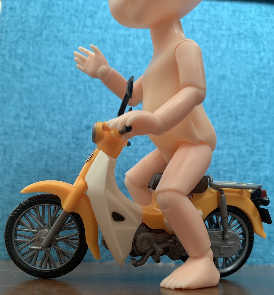 suisuisud's tweet photo. まってまって、セリア素体くんの汎用性の高さやば…😆👍ガチャバイク乗りこなしてる！！！！自立してる〜！！！ https://t.co/Y32SKuAXTO