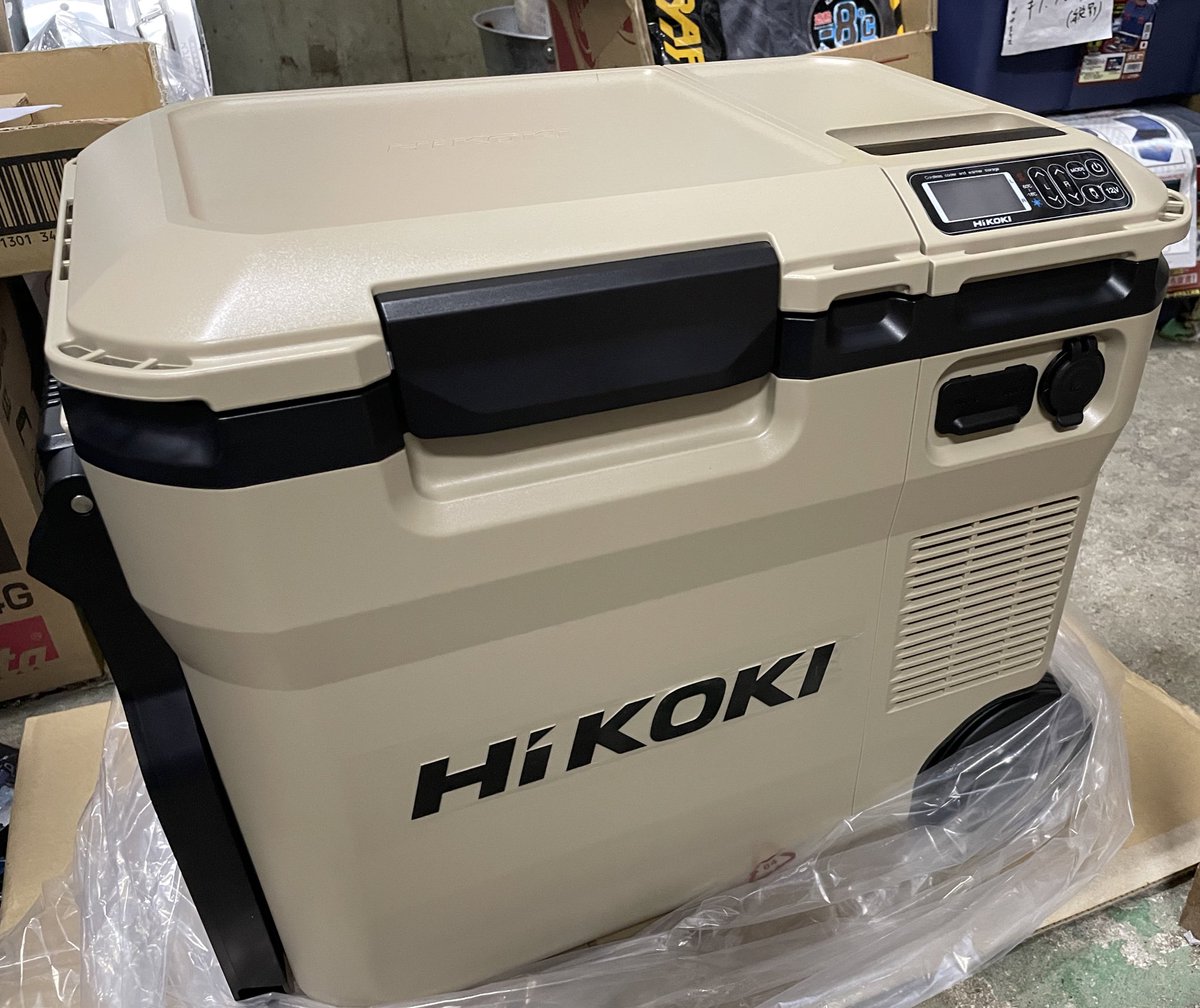 sakagamikanamon's tweet photo. 緊急入荷ー
限定1台のみー。
暑い夏、寒い冬の現場と遊びの必需品!
コードレス保冷温庫
HIKOKI UL18DC WMB
8.0Ahバッテリ付
新色サンドベージュ!
おはやめに〜
#保冷温庫 #HIKOKI #UL18 #マルチボルト #UL18DC #ベージュ https://t.co/VHVGMuLUAH