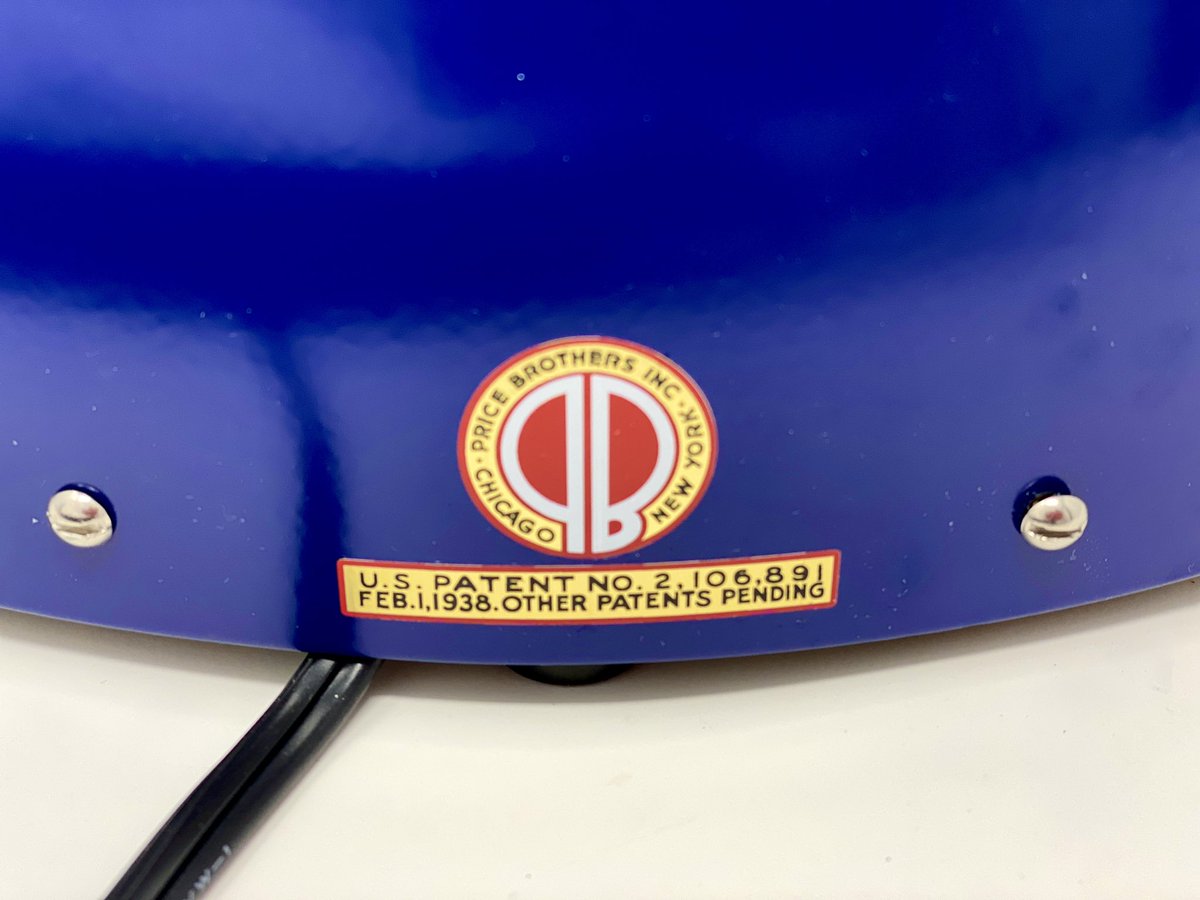 SmallBatchSigns's tweet image. This water glass decal is the finishing touch on the restoration of this Wenner&apos;s &apos;Birch Beer On Tap&apos; Reverse-On-Glass lighted sign. The makers mark dates the production of this &apos;Halo&apos; sign to no earlier than 1938, the height of creativity at which Price Bros of Chicago operated.