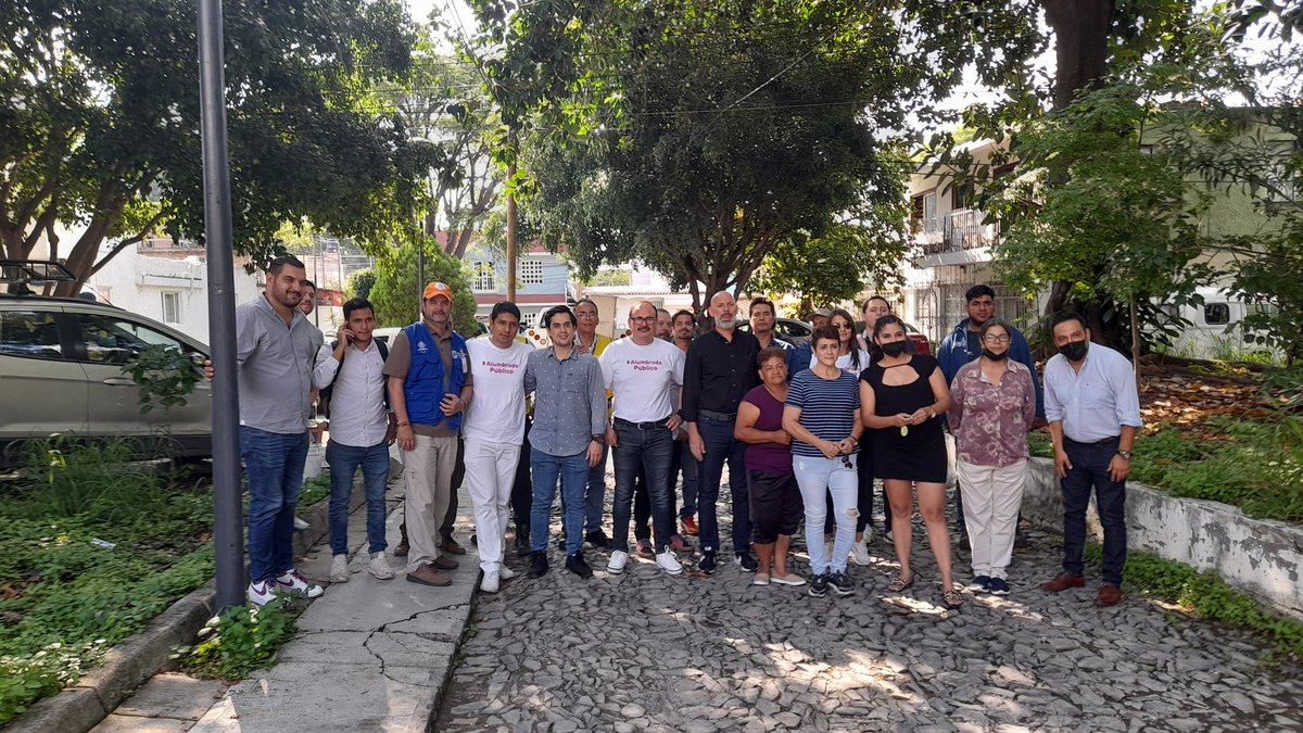 ArqEnriqueAG's tweet photo. Hoy fue nuestro segundo miércoles de Recorridos de #AlumbradoPúblico💡en la Unidad Clemente Orozco, mejor conocida como La UCO.
Junto con Vecinos y Participación Ciudadana, estamos atendiendo de manera inmediata 👷🏻‍♂️🚍
#LaCiudadQueQueremos 
@felixgastelum1 @bonifacio80 https://t.co/5uT9OLQYV2