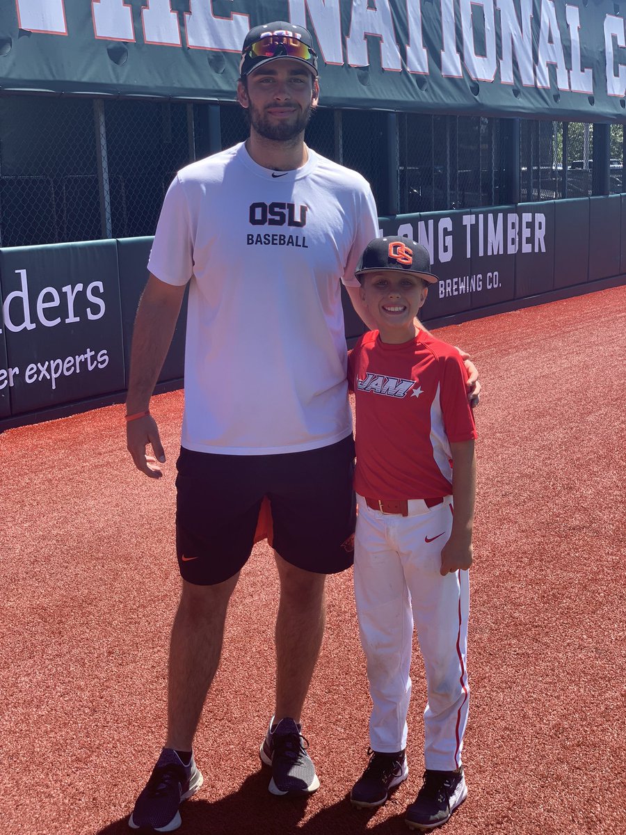 Vegas_Mal's tweet photo. Big thanks to @AjLattery today for working with Autz at Day 1 of @BeaverBaseball Camp. https://t.co/4aTDjAjk3f