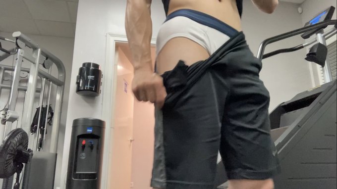 I talk about weighted squats, regular squats and gym gear in my first updated workout routine vid ;)<a href="/tag/femboyfriday"class="tags"><span>#femboyfriday</span></a><a href="/tag/femboyfriedegg"class="tags"><span>#femboyfriedegg</span></a>