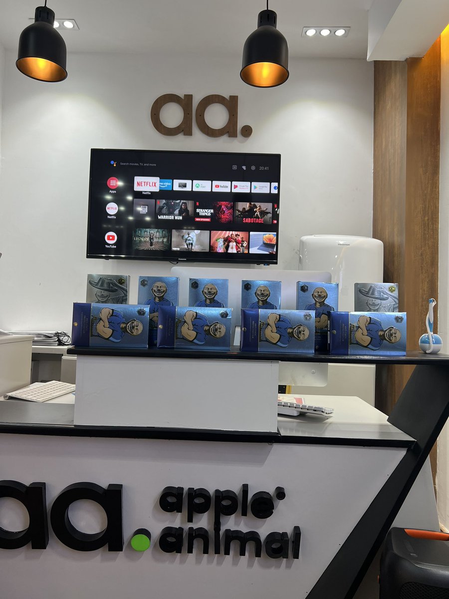 GyozlynB's tweet photo. You need the best gadgets,,@appleanimalug got you sorted….come get your favorite iPhone from us📲📲#appleanimalug https://t.co/24LjbyVjYE