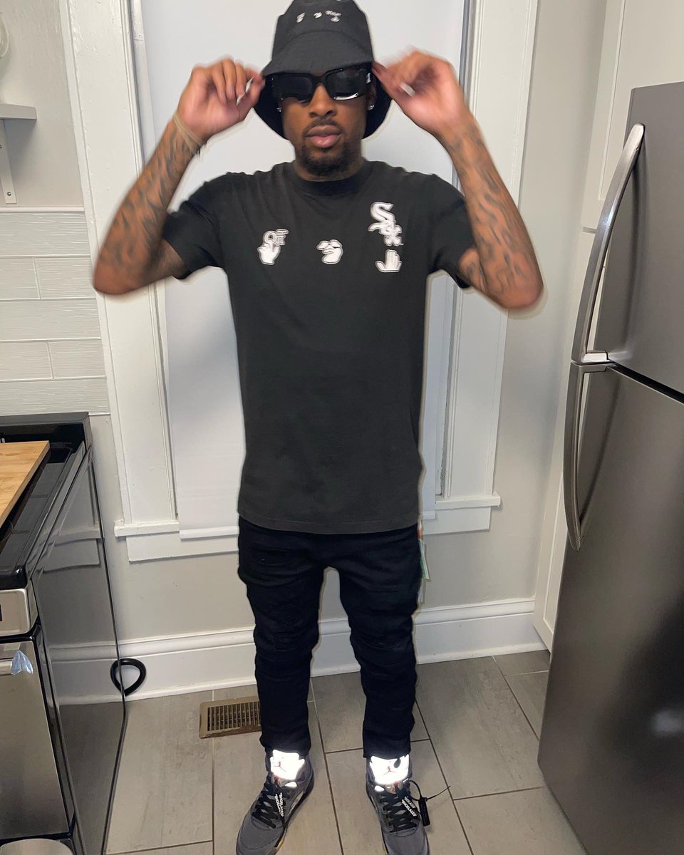 RichmindedKenny's tweet photo. i cant afford to be in my feelings cause ain’t no money there… #FREEBUG https://t.co/8vikXqhWHV