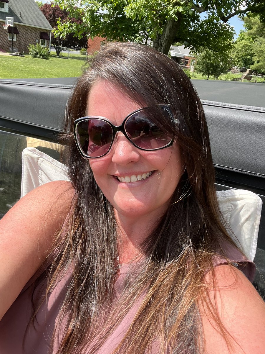 sra_hongell's tweet photo. Second fun thing of the summer… First summer bash! #Friends #rejuvenate #relax #WorkAndLifeBalance #IStillWorkInTheSummer https://t.co/b5lpieJX3b