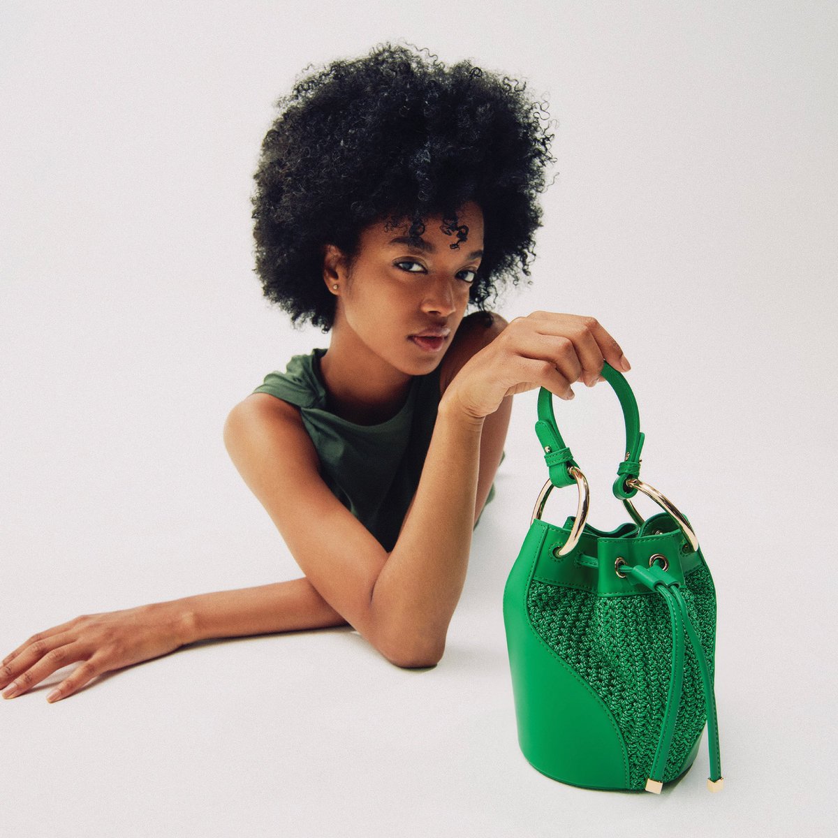 senayancity's tweet photo. Make a fashionable statement everytime you tote the Mini Tampa Bucket Bag in Green.
Pedro, 2th Floor Senayan City
#SCFASHIONSTYLE #SENAYANCITY https://t.co/OVgoaym7aP