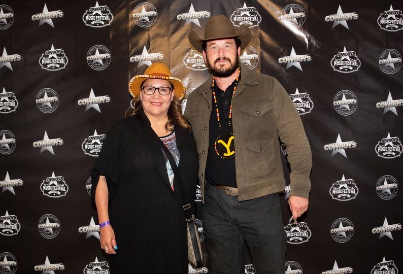 An honor to meet current star Rip Wheeler on the western drama series Yellowstone. Welcoming him on our ancestral lands of Siksikaitsitapiks & gifted him with this beautiful medallion by designer Ashley Wright @siksikahealth @colehauser @Yellowstone @AFCC_yyc @clarahughes