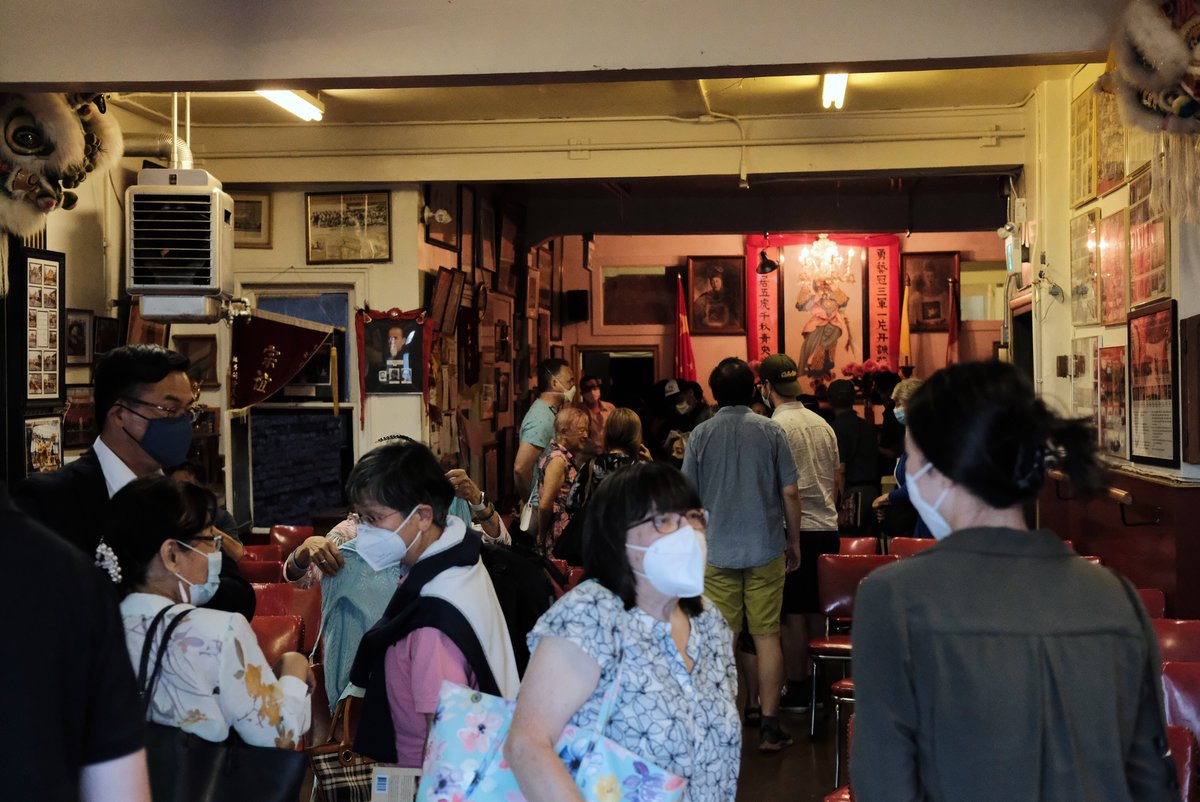 cchs2004's tweet photo. Full house yesterday at the "Chinese Victoria: A Long and Difficult Journey" book launch with John Adams! Thank you to everyone who came out to the event and to the Wongs' for hosting us at the Hon Hsing Ath. Club. #ChinatownYVR #ChineseVictoria

📷: Isa You https://t.co/rrfzxpBV7s