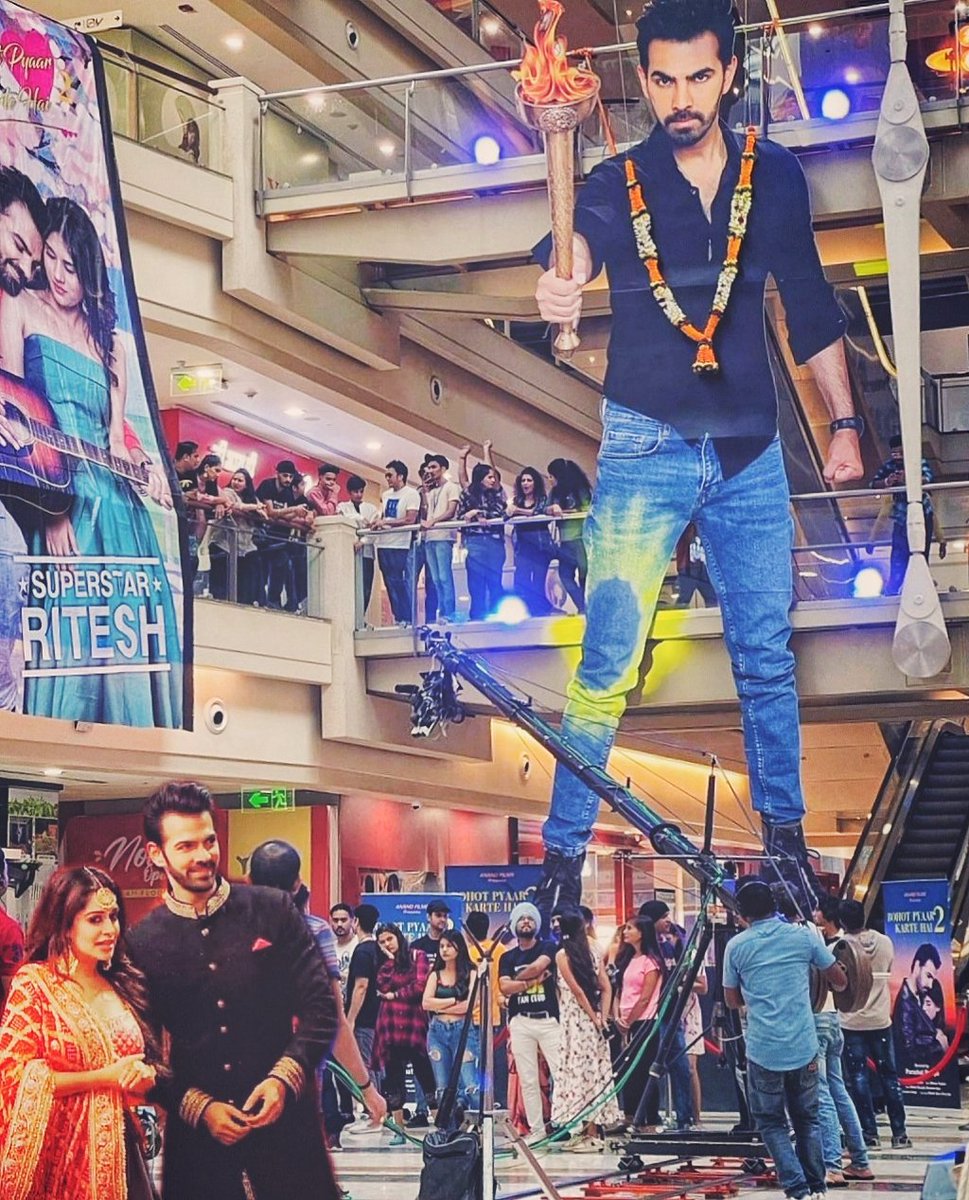 LijiPrince's tweet photo. Somewhere in a parallel world Ronakshi at the promo event of Superstar Ritesh's new movie
😍🤩😍🤩😍🤩😍
What are they discussing? 

#Ronakshi 
#JahaanTumWahaanHum 
#thursdaymood https://t.co/Wm36Qwuv9M